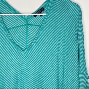 Beyond Yoga Striped V-Neck Tunic in Aqua Teal